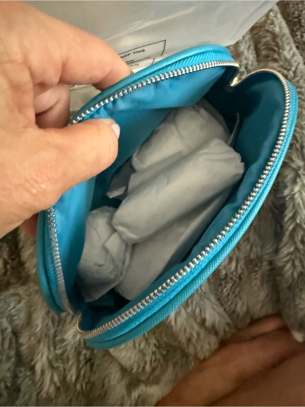 La Mer 4-Piece Hydration Skincare Set with Blue Cosmetic Pouch - Picture 5 of 15
